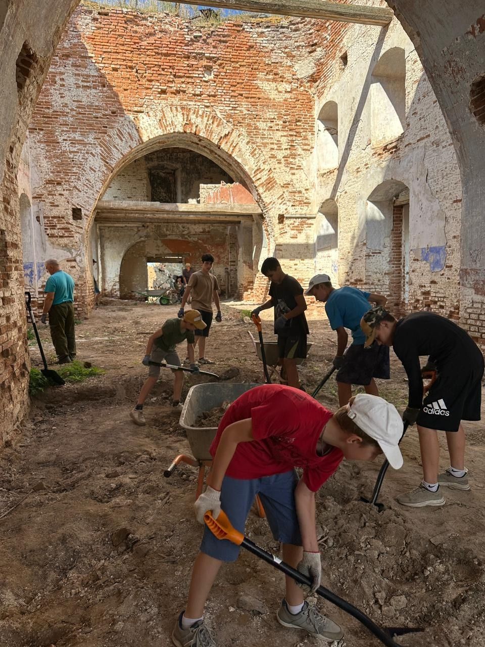 Жители района помогли физически и финансово в очистке Никольского храма в селе Ишеево