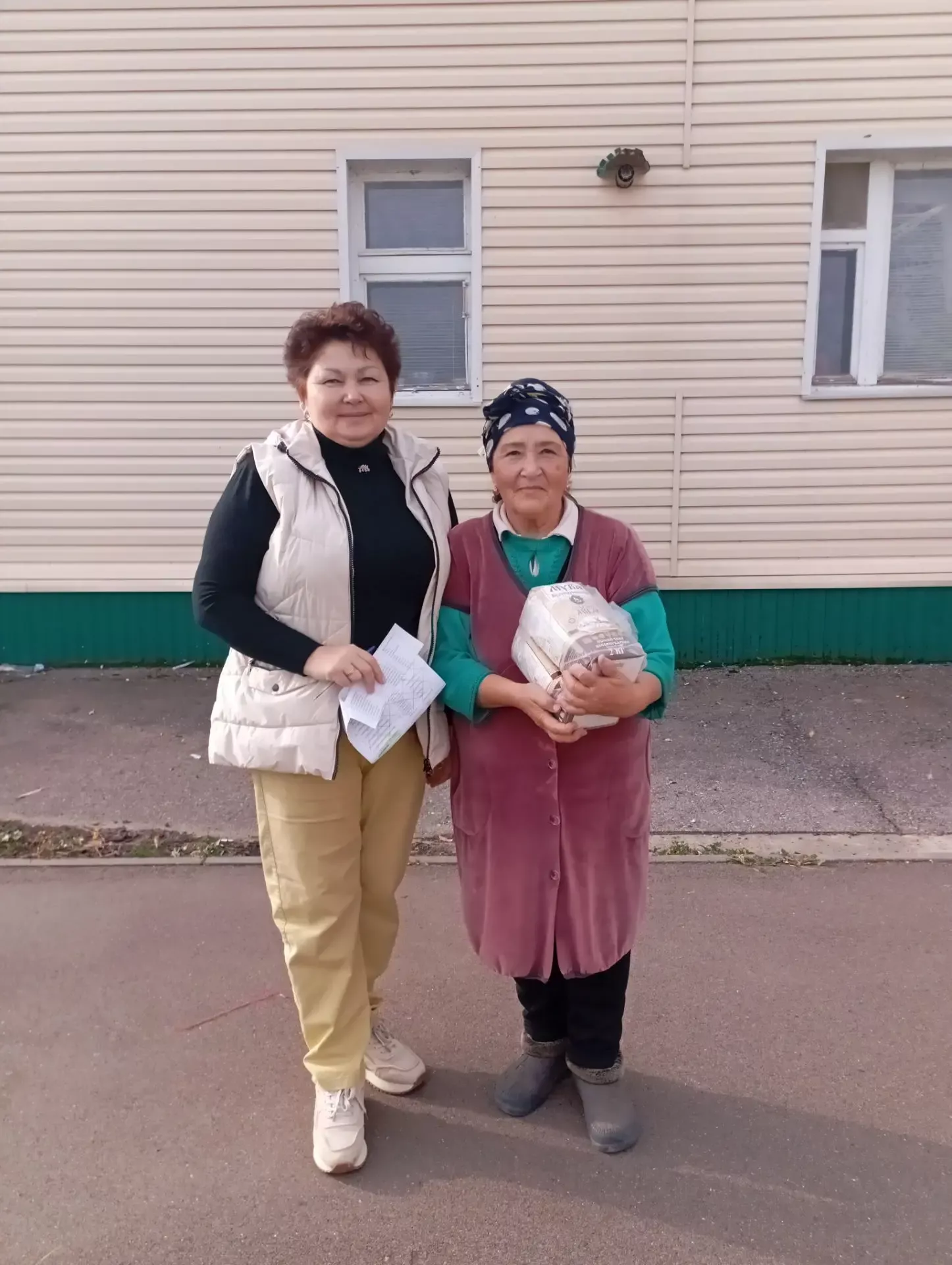 Өлкәннәргә күчтәнәчләр тапшырдылар