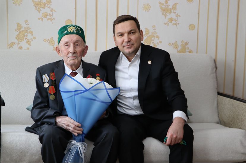 Карамасарда яшәүче Гыйлаҗ ага Миңнуллин 100 яшьлеген каршы алды
