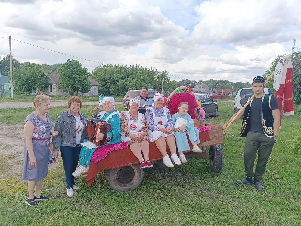 Олы Болгаер апалары батырларга сөлге чиккән