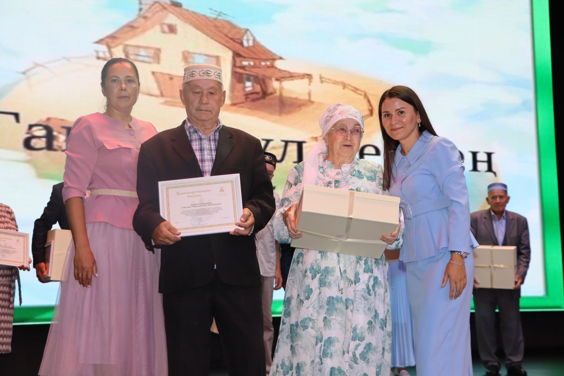 Районда Алтын туйларын билгеләп үтүче гаиләләр хөрмәтләнде