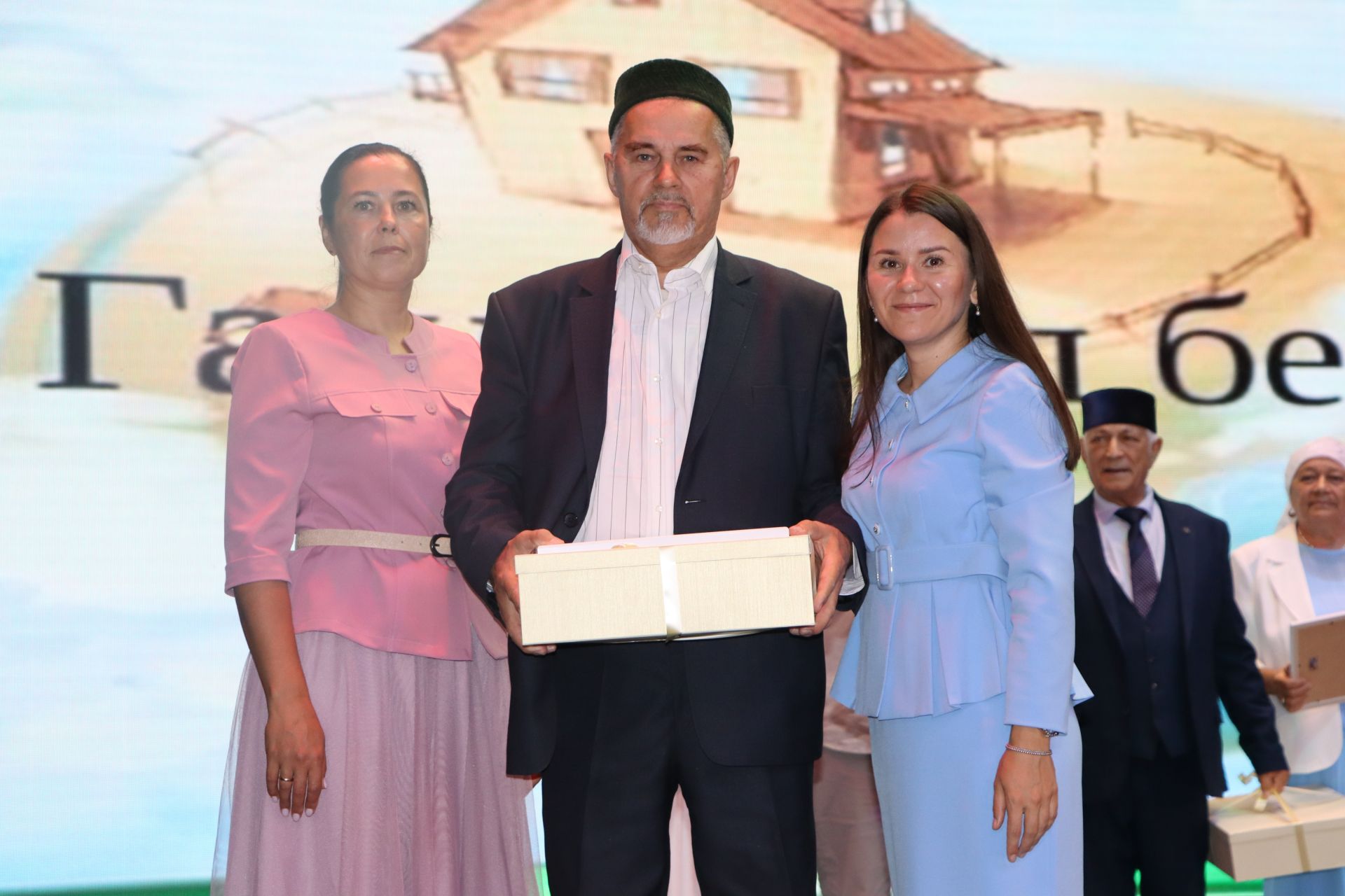 Районда Алтын туйларын билгеләп үтүче гаиләләр хөрмәтләнде
