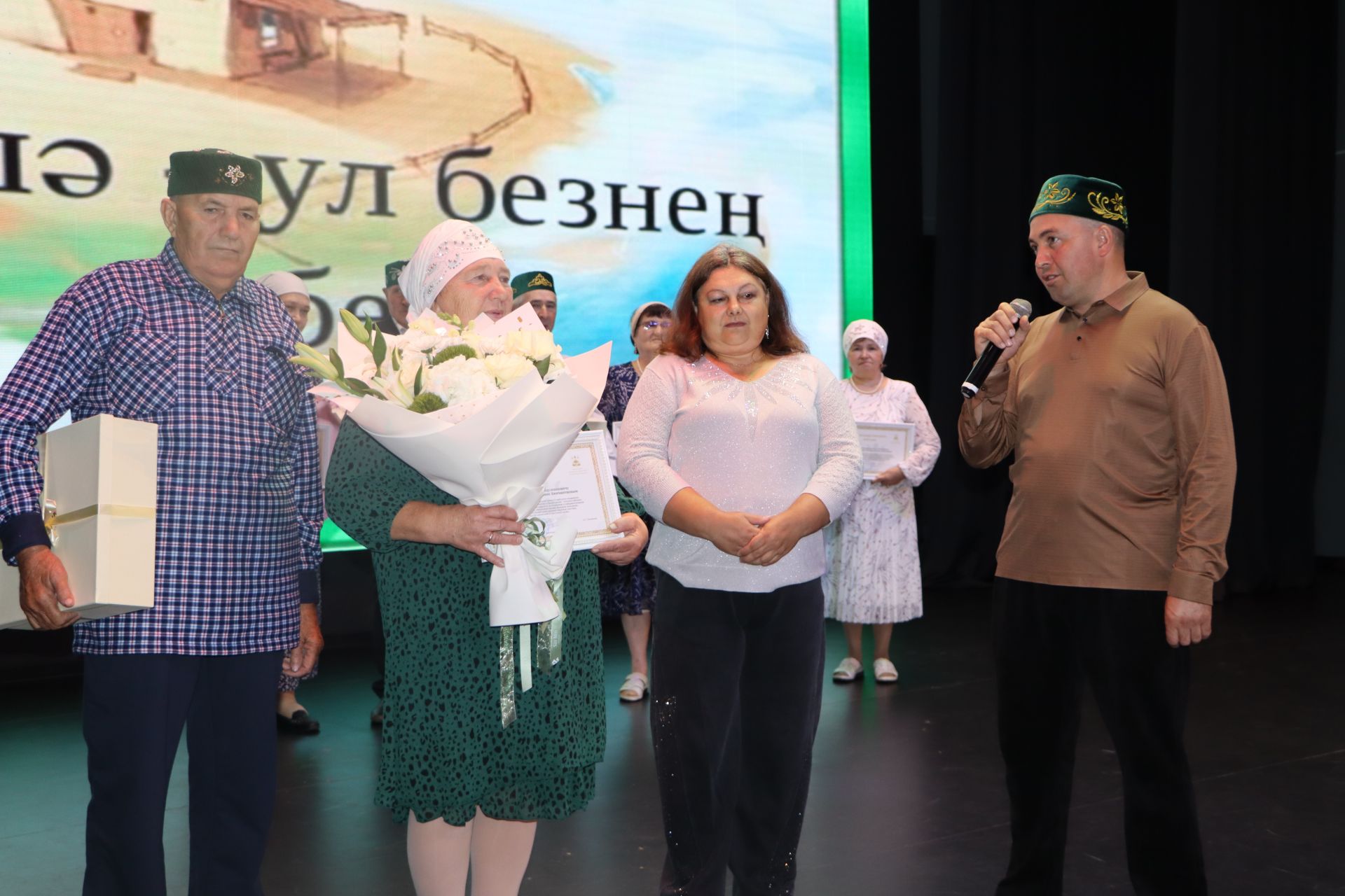 Районда Алтын туйларын билгеләп үтүче гаиләләр хөрмәтләнде