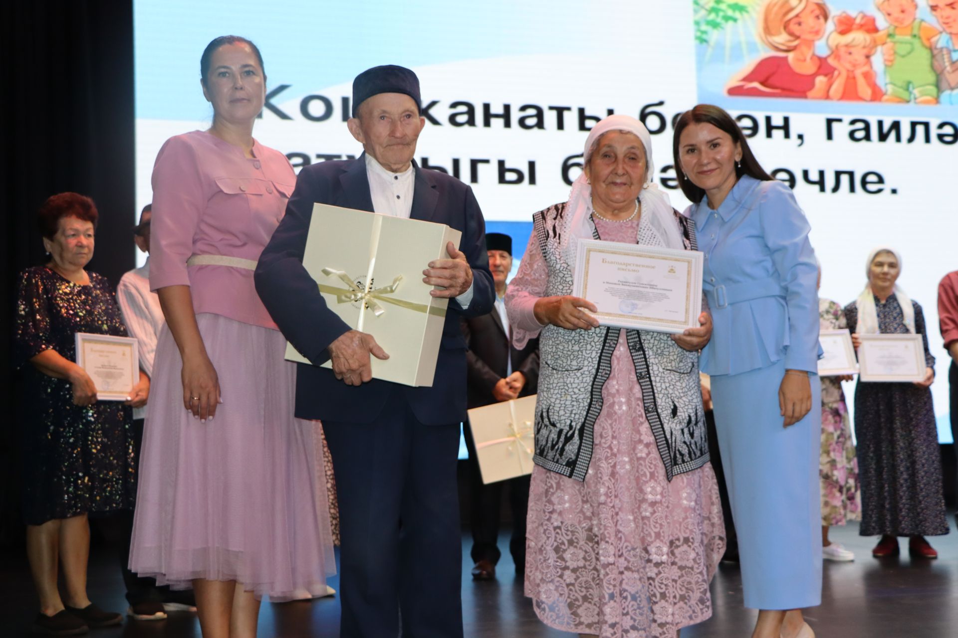 Районда Алтын туйларын билгеләп үтүче гаиләләр хөрмәтләнде