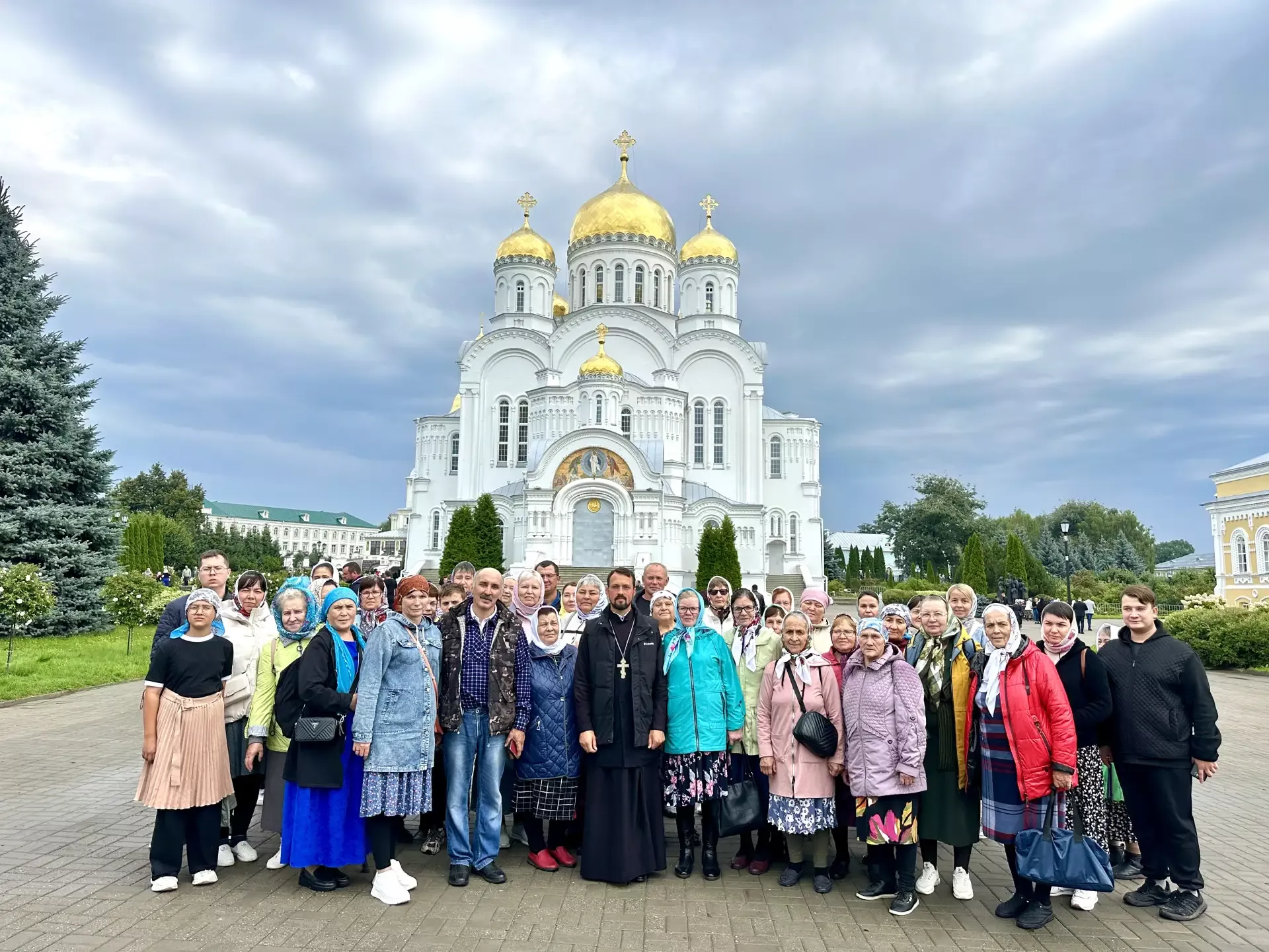 Прихожане приходов Апастовского района посетили святыни Дивеево и Арзамаса