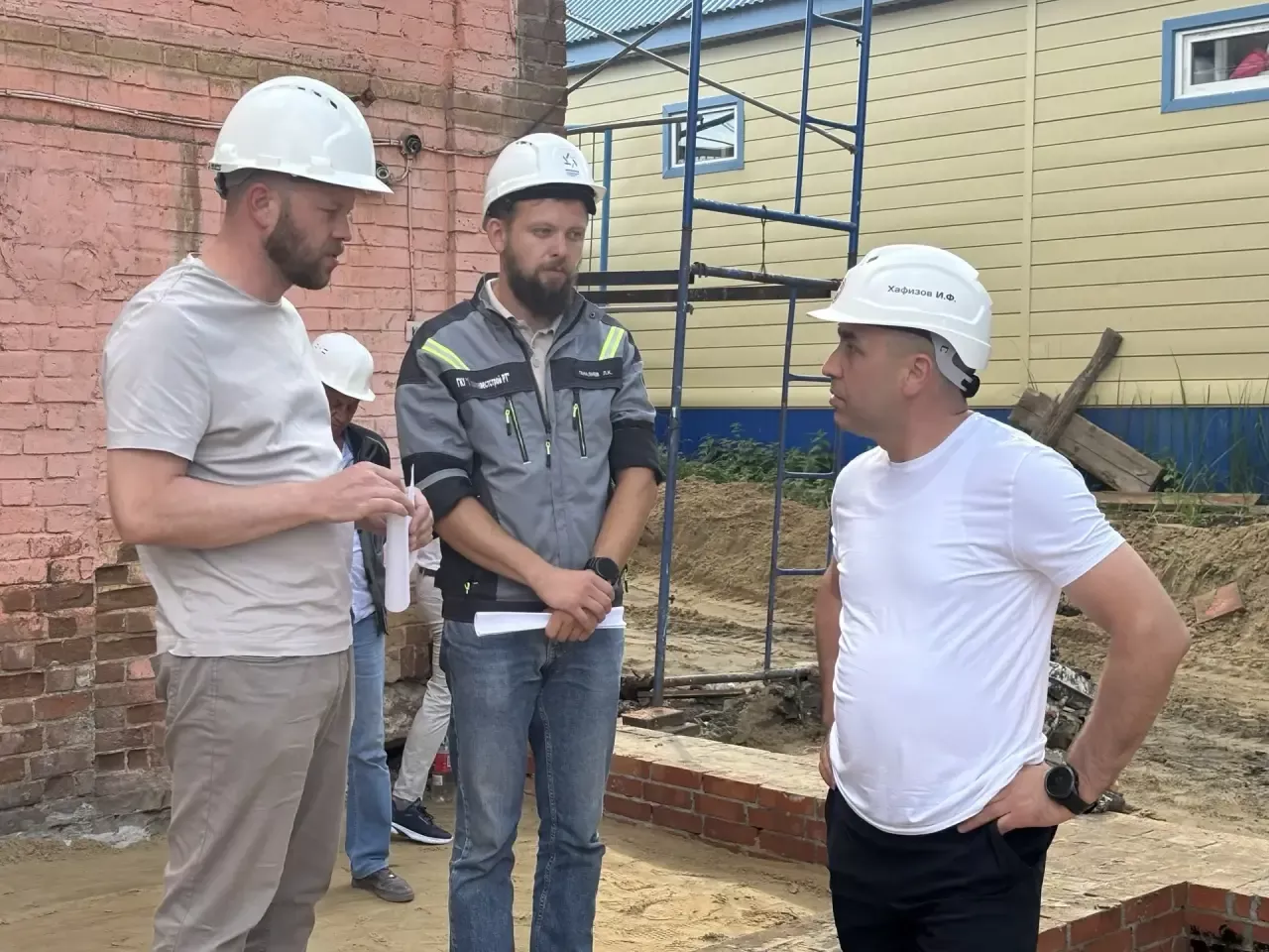 Апаста төзелеш һәм капиталь төзекләндерү эшләре тикшерелде
