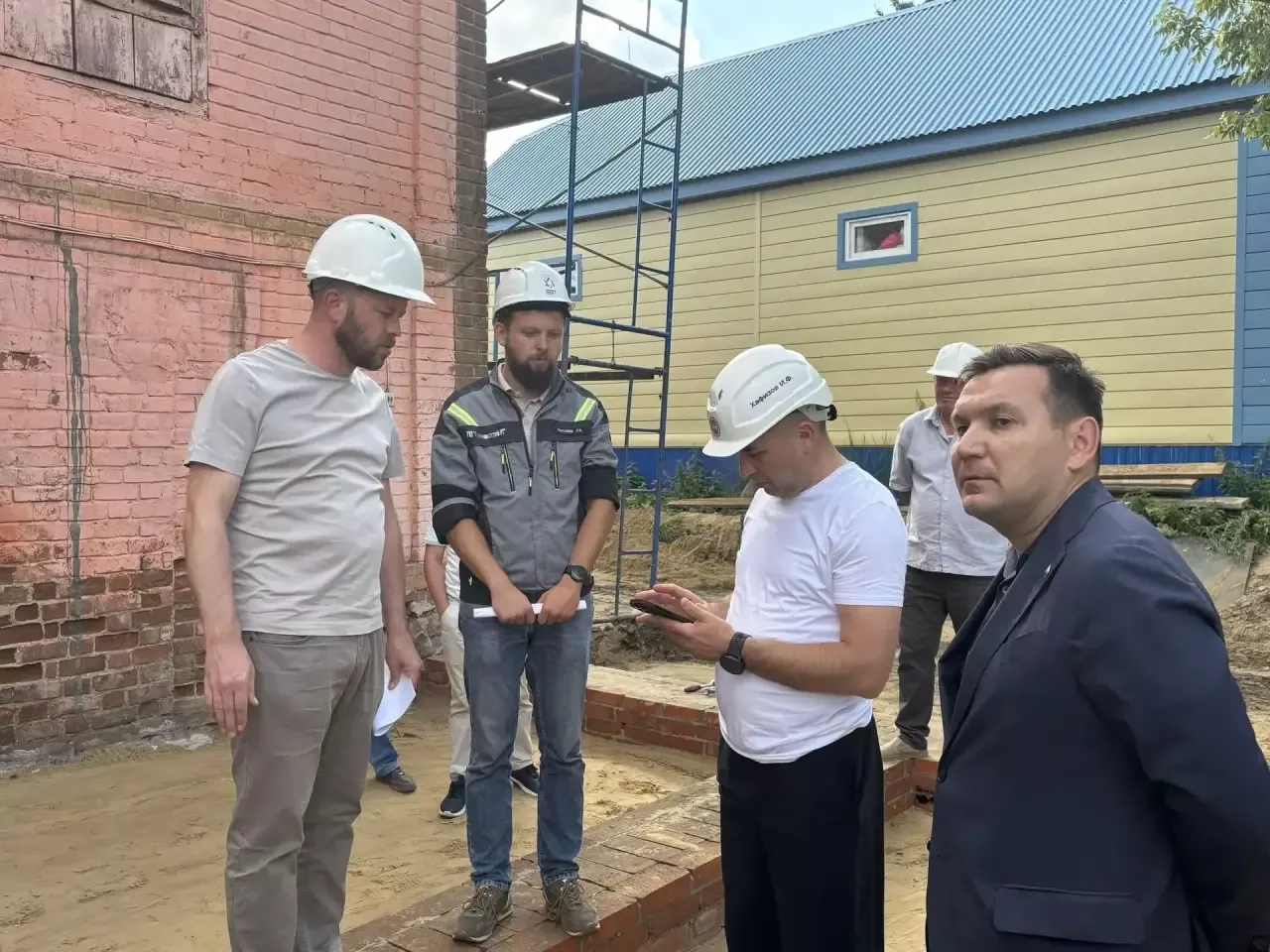 Апаста төзелеш һәм капиталь төзекләндерү эшләре тикшерелде