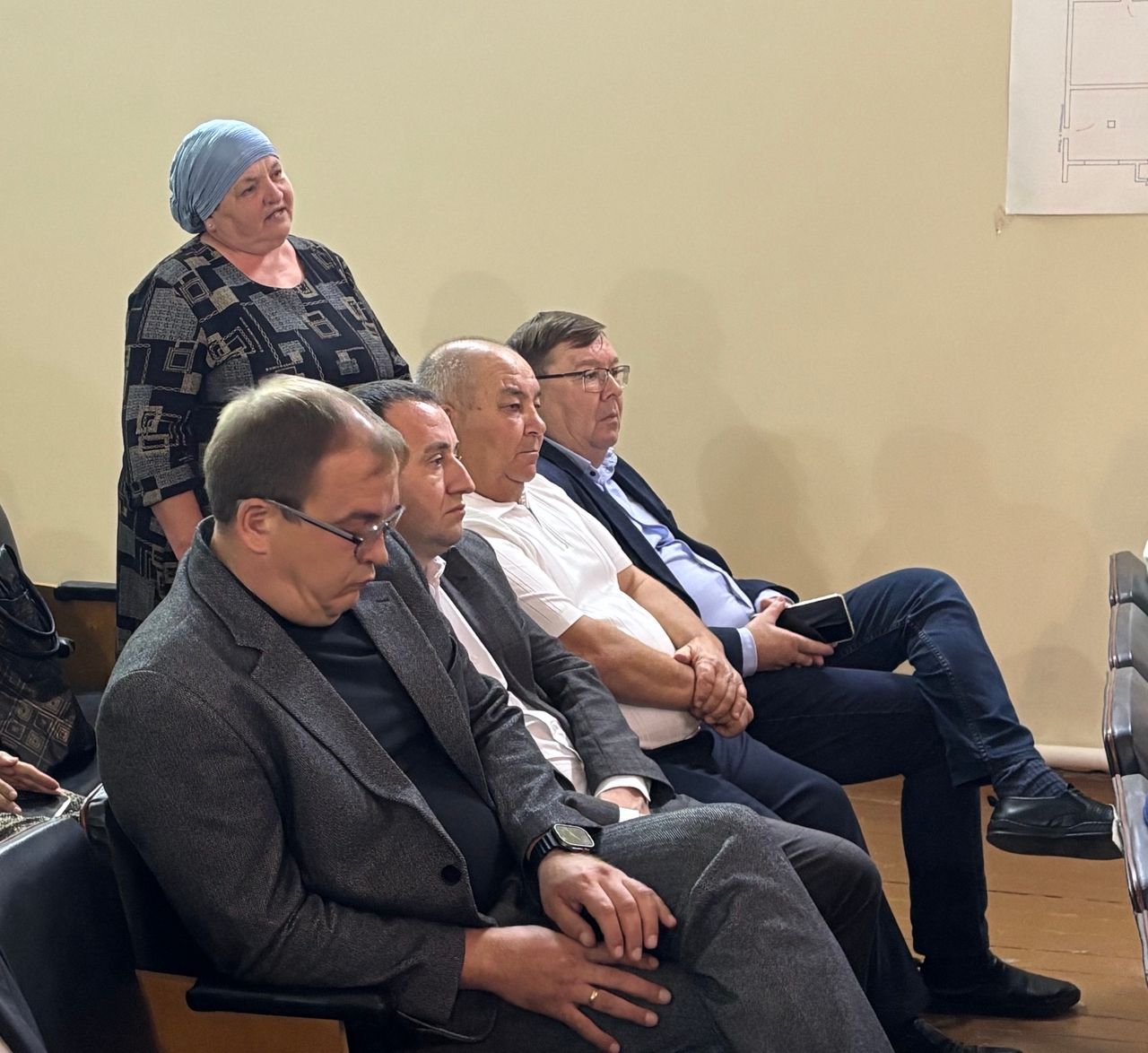 Апаста халык җыеннары дәвам итә