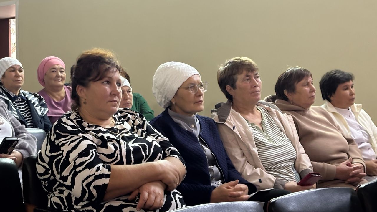 Апаста халык җыеннары дәвам итә