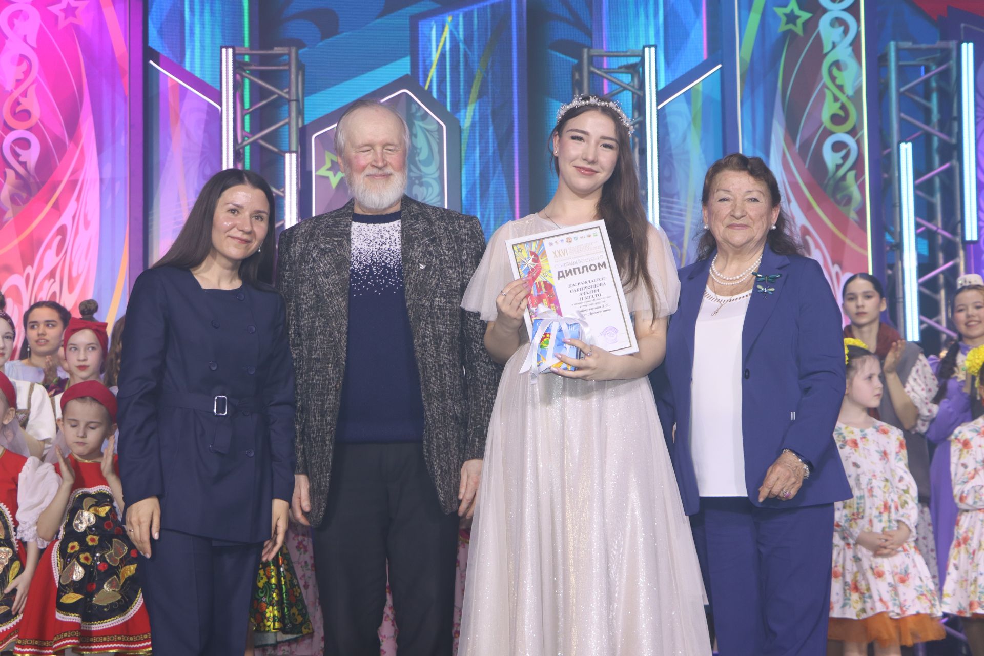 "Йолдызлык" фестивалендә бүләкләү тантанасыннан фотомизгелләр