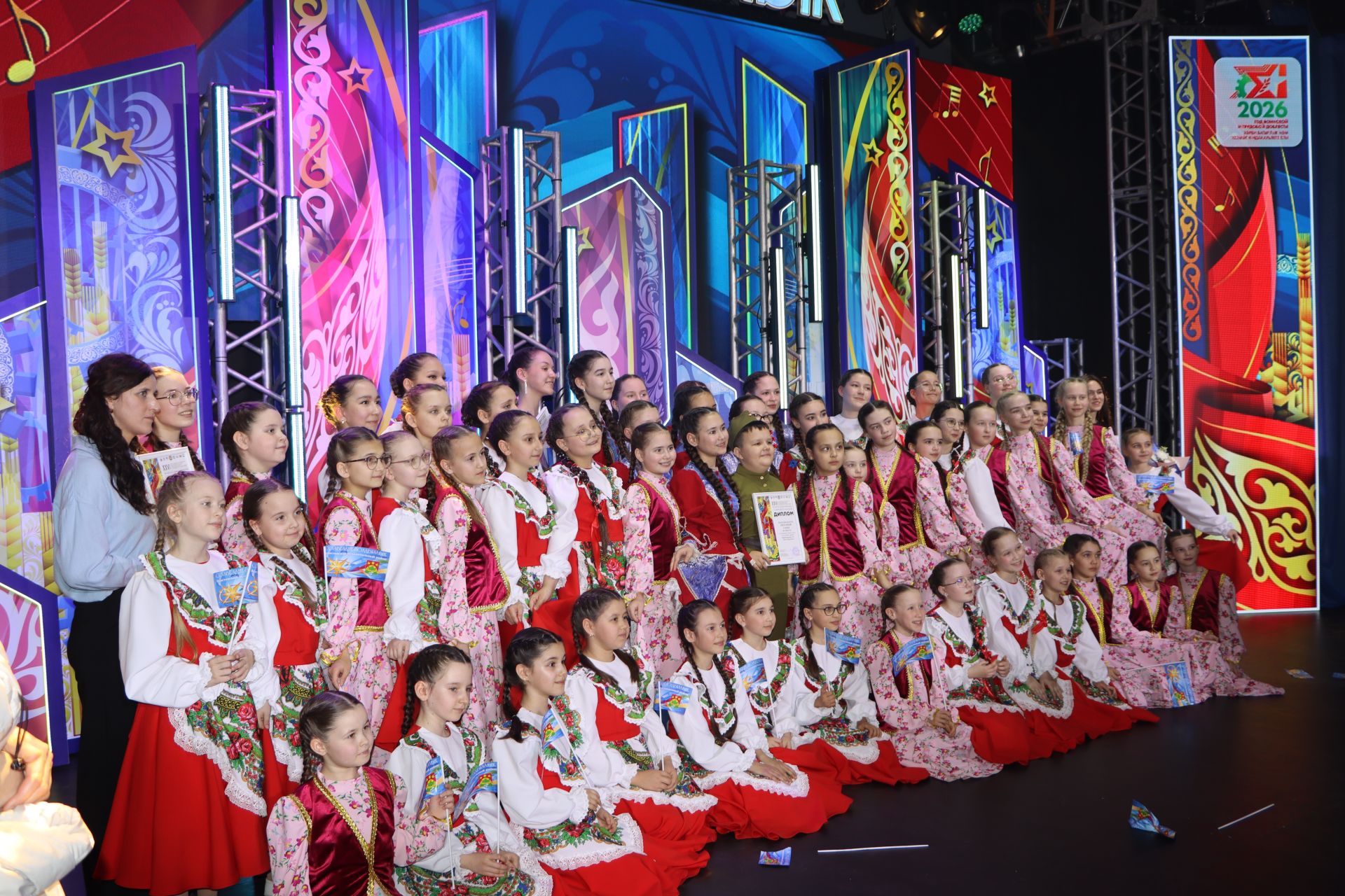 "Йолдызлык" фестивалендә бүләкләү тантанасыннан фотомизгелләр