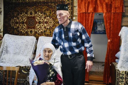 Үтәмеш авылында яшәүче Назирә әби Фәйзрахмановага район башлыгының котлавы юлланды