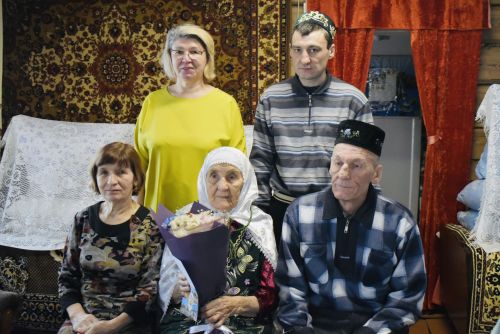 Үтәмеш авылында яшәүче Назирә әби Фәйзрахмановага район башлыгының котлавы юлланды