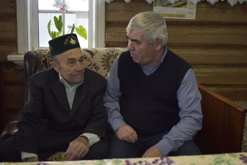 Габдулла бабай Хикматов известен как хороший плотник