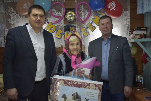 90-летний юбилей отметила жительница деревни Табар-Черки Анна Васильевна Волкова