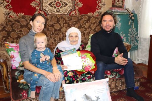 Мөзәния әби Дәүләтбаева: “Кешеләрне, тормышны яратып яшим”