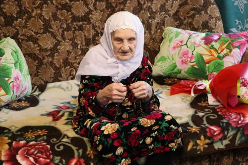 Мөзәния әби Дәүләтбаева: “Кешеләрне, тормышны яратып яшим”