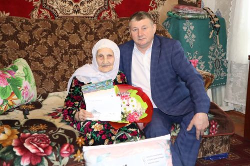 Мөзәния әби Дәүләтбаева: “Кешеләрне, тормышны яратып яшим”