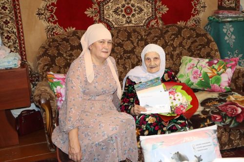 Мөзәния әби Дәүләтбаева: “Кешеләрне, тормышны яратып яшим”