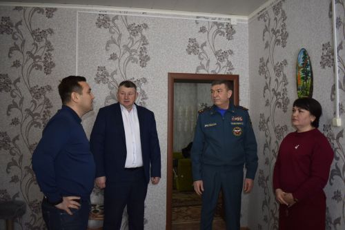 Гадәттән тыш хәлләр министры Рафис Хәбибуллин якыннары мобилизациядә булган гаиләләр белән очрашты
