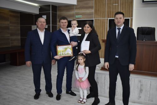 Четырем семьям нашего района были вручены сертификаты на улучшение жилищных условий