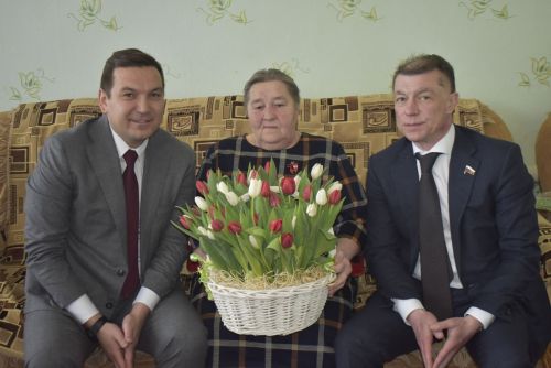 Любовь Харитонова гордится сыном полковником