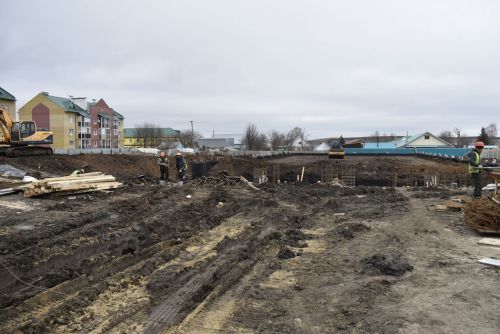 В Апастово строится крытый футбольный манеж