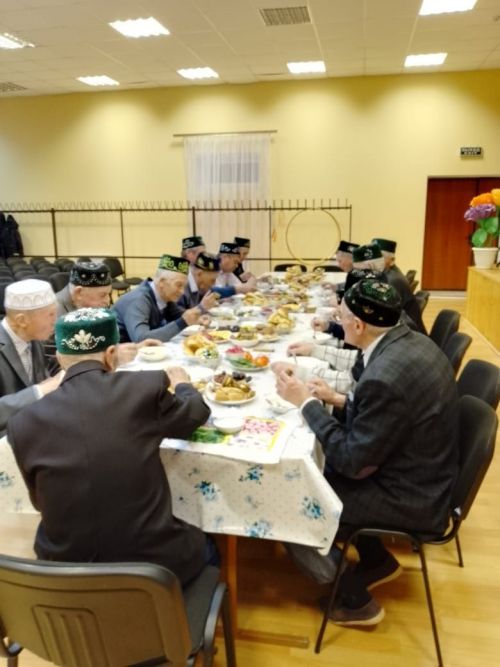 Апаста Рамазан ае дәвам итә