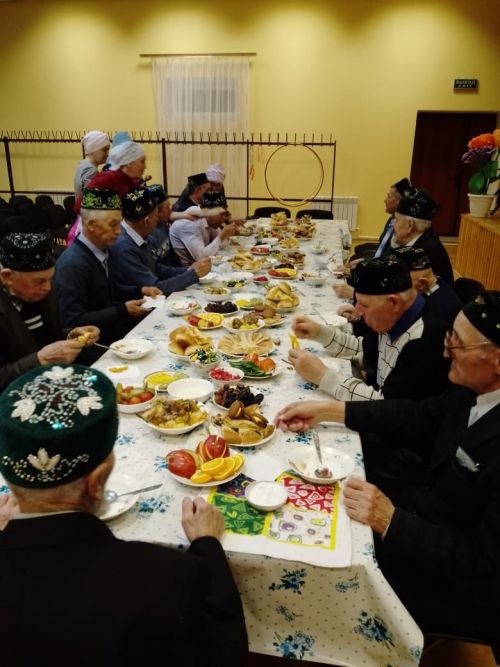 Апаста Рамазан ае дәвам итә
