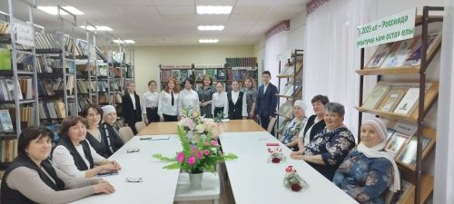 Только человек, любящий книгу, может связать свою жизнь с книгой, библиотекой