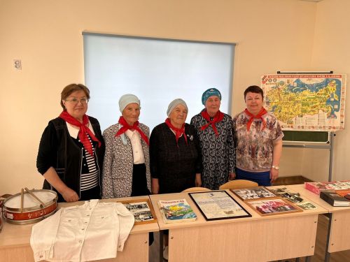 В Апастовском ЦДТ «Сэлэт» совместно с Советом ветеранов было проведено праздничное мероприятие, посвященное Дню пионерской организации