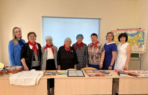 В Апастовском ЦДТ «Сэлэт» совместно с Советом ветеранов было проведено праздничное мероприятие, посвященное Дню пионерской организации