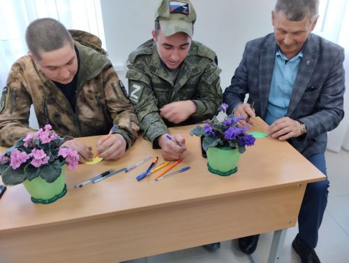 Кызыл Тау мәктәбе укучылары батыр якташлары белән тынычлык агачы төзеделәр