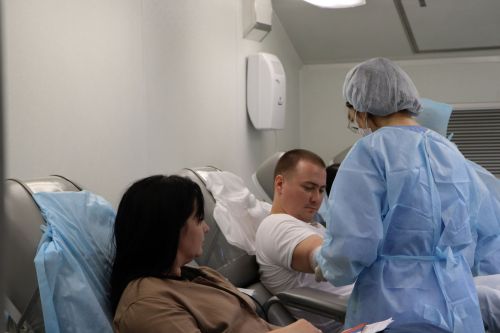 Апаста Донор көне узды