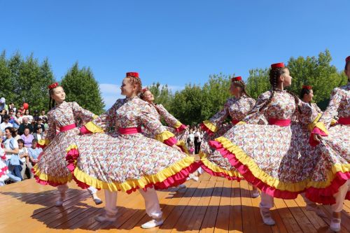 В Центральном парке отдыха Апастово состоялся выпускной вечер