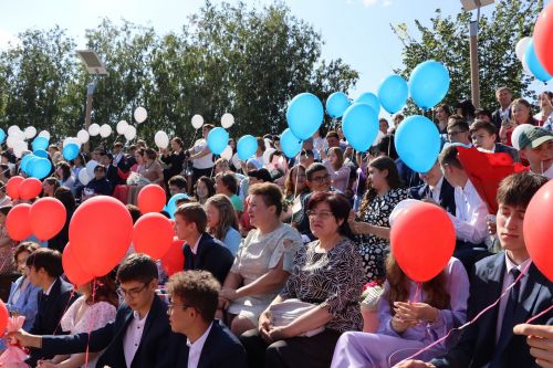 В Центральном парке отдыха Апастово состоялся выпускной вечер