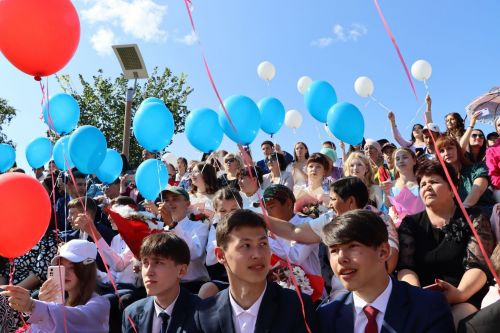 В Центральном парке отдыха Апастово состоялся выпускной вечер