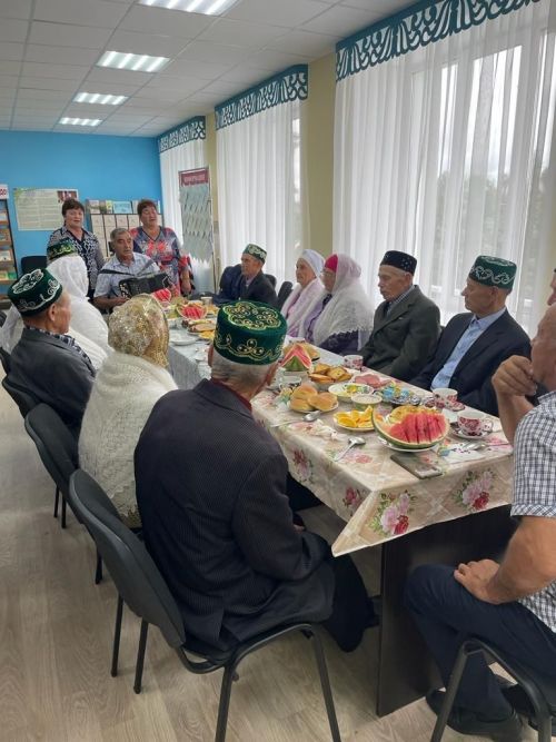 Олы Бакырчы авылы китапханәсендә алтын, зөбәрҗәт, бриллиант туйларын каршылаган үрнәк парлар кунак булды