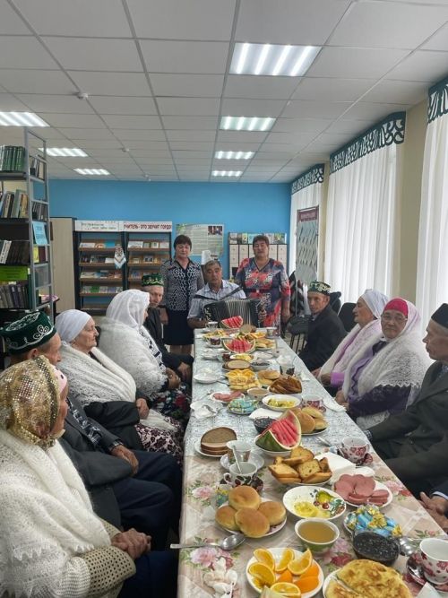 Олы Бакырчы авылы китапханәсендә алтын, зөбәрҗәт, бриллиант туйларын каршылаган үрнәк парлар кунак булды