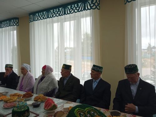 Олы Бакырчы авылы китапханәсендә алтын, зөбәрҗәт, бриллиант туйларын каршылаган үрнәк парлар кунак булды