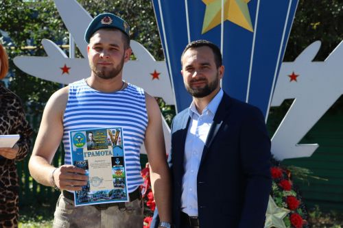 В Апастово отмечают День воздушно-десантных войск