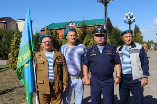 В Апастово отмечают День воздушно-десантных войск
