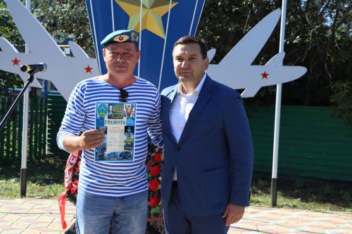 В Апастово отмечают День воздушно-десантных войск