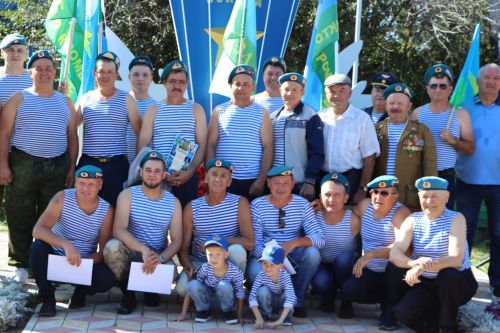 В Апастово отмечают День воздушно-десантных войск