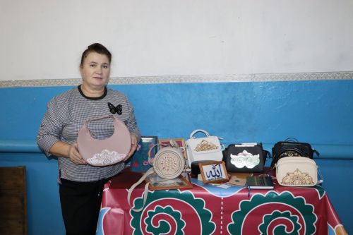 Их поделки с национальными узорами удостоились Гранта
