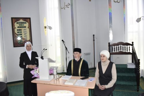 Апаста муллалар һәм абыстайлар белән очрашу булды