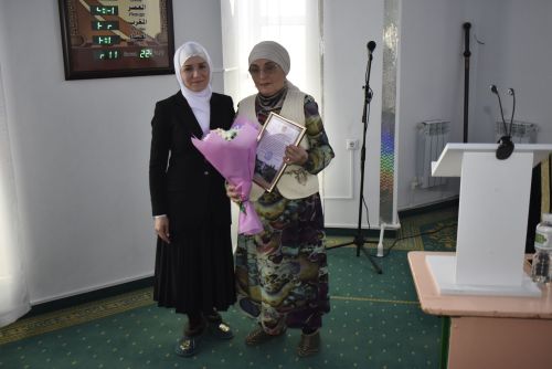 Апаста муллалар һәм абыстайлар белән очрашу булды