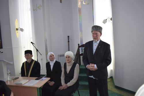 Апаста муллалар һәм абыстайлар белән очрашу булды