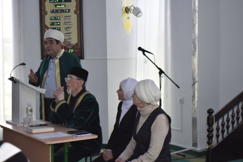 Апаста муллалар һәм абыстайлар белән очрашу булды