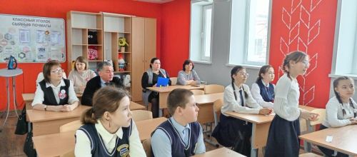 Сегодня на базе МБОУ «Каратунская СОШ» проведен семинар - практикум для классных руководителей школ Апастовского района на тему: «Психолого-педагогические методы и приемы в работе классного руководителя с детьми группы риска»
